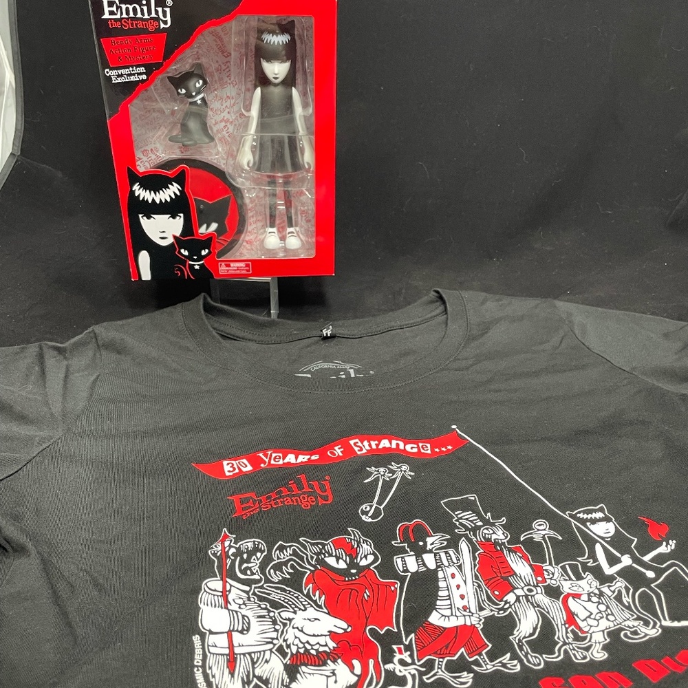 Emily the Strange San Diego Comic Con Exclusive 30th Anniversary shirt & Figure